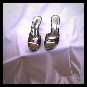 Delicious bronze/gold crocodile slides, size 6